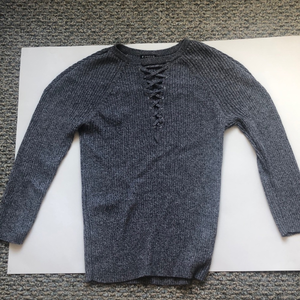 Gray long-sleeved sweater